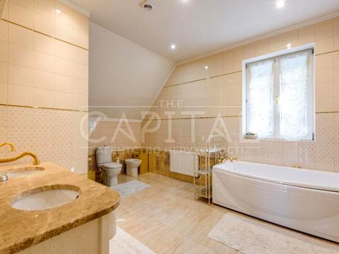 будинок за адресою смт. Козин, французьке містечко, 1