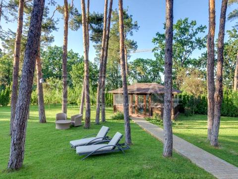 будинок за адресою смт. Козин, французьке містечко, 1