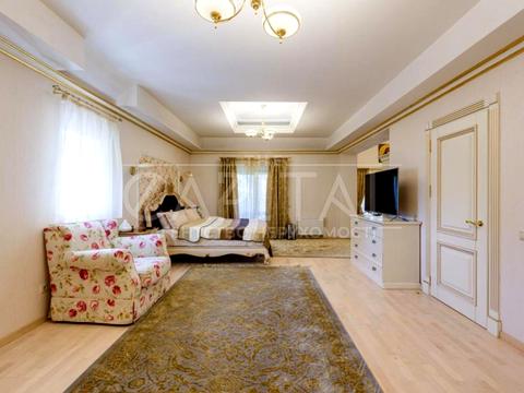 будинок за адресою смт. Козин, французьке містечко, 1