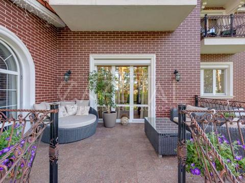 будинок за адресою смт. Козин, французьке містечко, 1