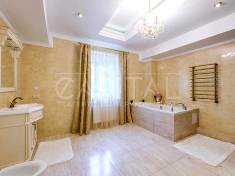 будинок за адресою смт. Козин, французьке містечко, 1