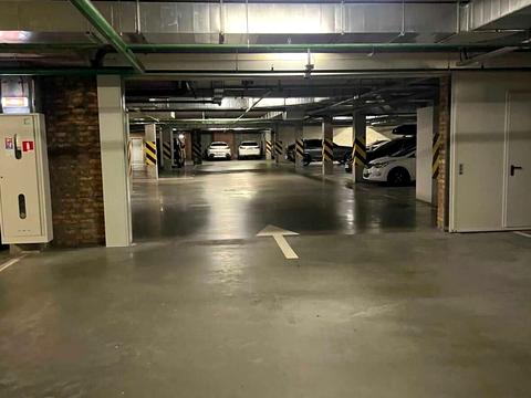 паркомісце за адресою Трускавецька вул., 8