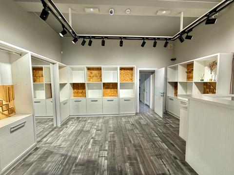 комерційна за адресою Володимира Винниченка вул. (), 8