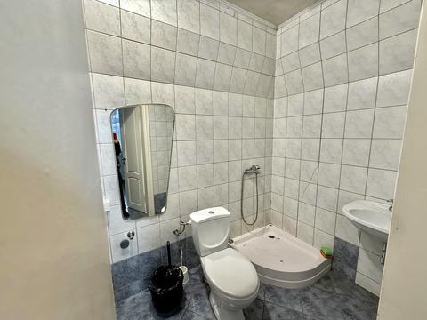 комерційна за адресою Володимира Винниченка вул. (), 8