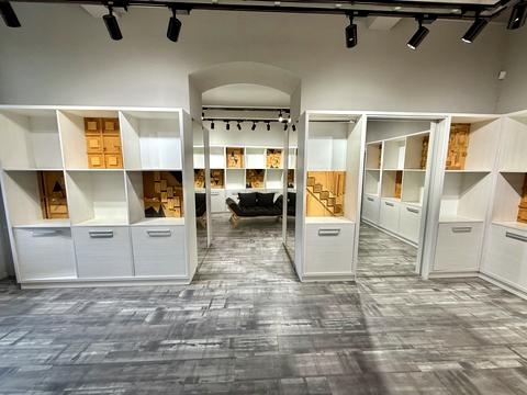 комерційна за адресою Володимира Винниченка вул. (), 8