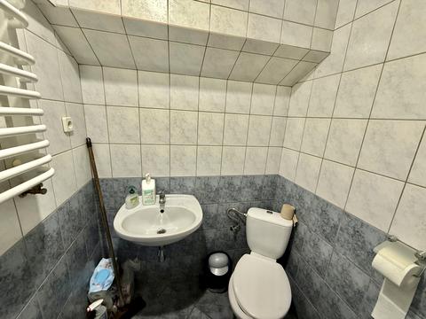 комерційна за адресою Володимира Винниченка вул. (), 8