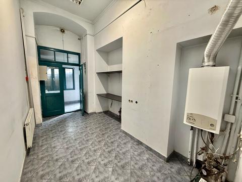 комерційна за адресою Володимира Винниченка вул. (), 8