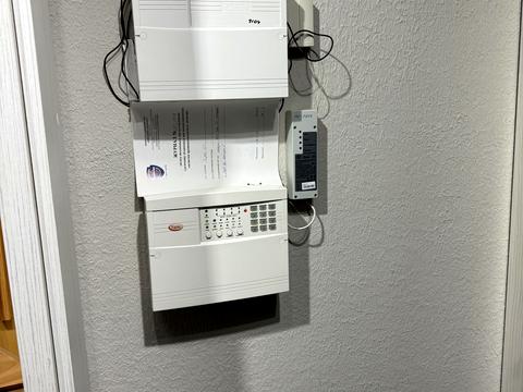 комерційна за адресою Володимира Винниченка вул. (), 8