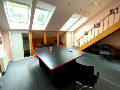 комерційна за адресою Юрія Іллєнка вул. (Мельникова), 12-А