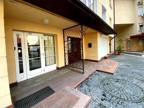 комерційна за адресою Юрія Іллєнка вул. (Мельникова), 12-А