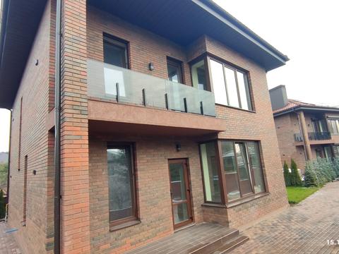 будинок за адресою Петрівська вул., 1