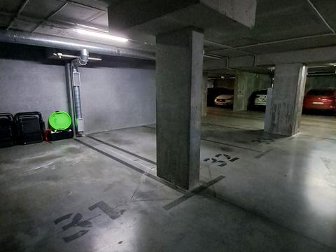 паркомісце за адресою Ісмаїла Гаспринського вул. (Сормовська), 3