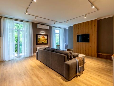 квартира за адресою Лаврська вул. (Січневого Повстання), 10