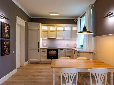 квартира за адресою Лаврська вул. (Січневого Повстання), 10