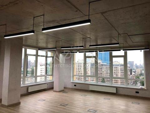 комерційна за адресою Жилянська вул., 68