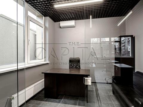 комерційна за адресою Жилянська вул., 68