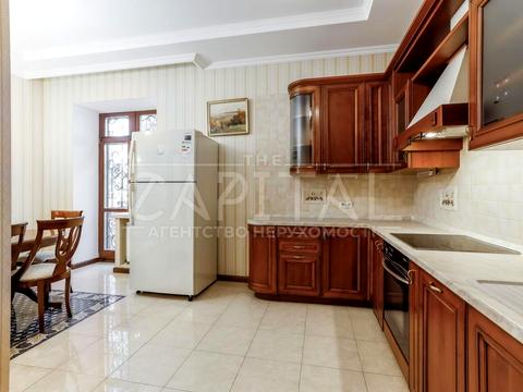 будинок за адресою Молодіжна