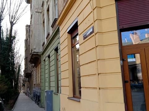 комерційна за адресою Дмитра Донцова вул. (Котовського), 8