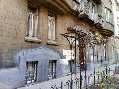 комерційна за адресою Дмитра Донцова вул. (Котовського), 8