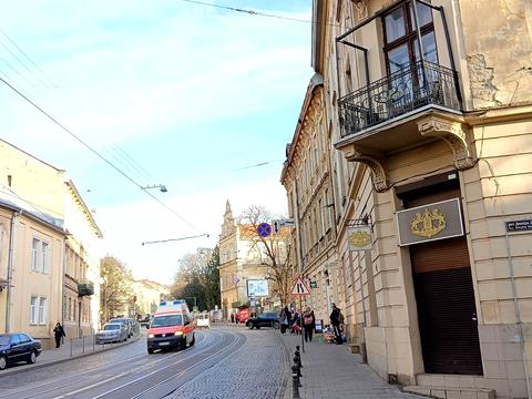 комерційна за адресою Дмитра Донцова вул. (Котовського), 8