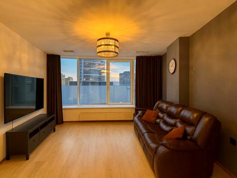 квартира за адресою Королеви Єлизавети ІІ вул. (Глинки), 2