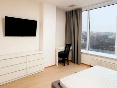 квартира за адресою Королеви Єлизавети ІІ вул. (Глинки), 2