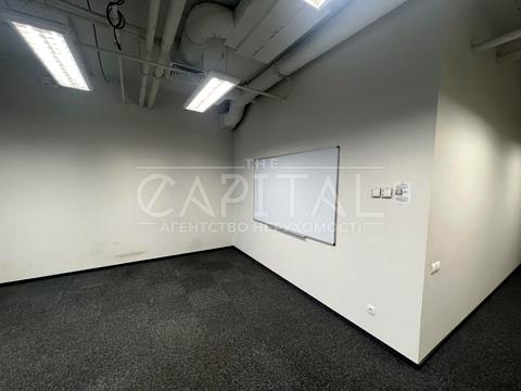 коммерческая по адресу Вацлава Гавела бульв. (Івана Лепсе), 1/28