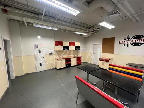 коммерческая по адресу Вацлава Гавела бульв. (Івана Лепсе), 1/28