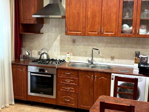 квартира за адресою Тролейбусна вул., 14