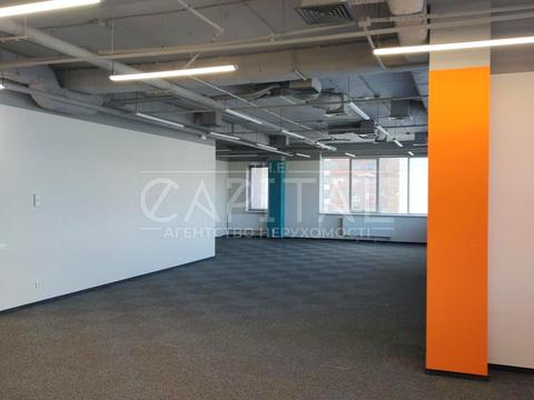 коммерческая по адресу Вацлава Гавела бульв. (Івана Лепсе), 1/28