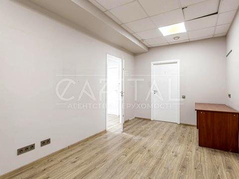 комерційна за адресою Болсуновська вул. (Сергія Струтинського), 8