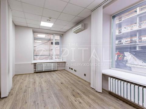 комерційна за адресою Болсуновська вул. (Сергія Струтинського), 8