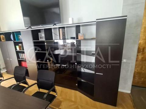 комерційна за адресою Шовковична вул., 30-А