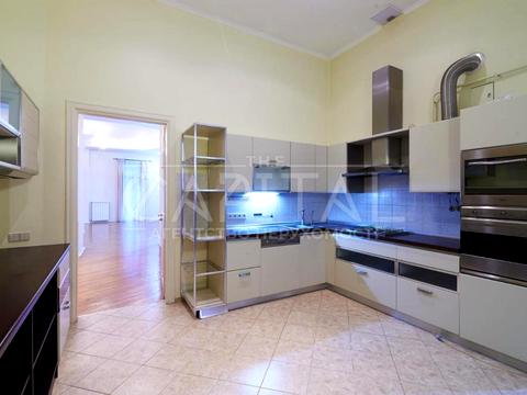 комерційна за адресою Шовковична вул., 30-А