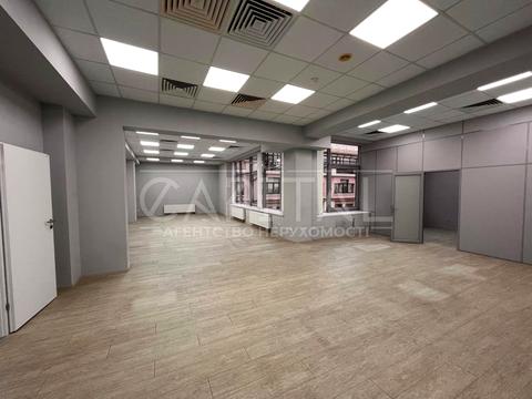 комерційна за адресою Іллінська вул., 8