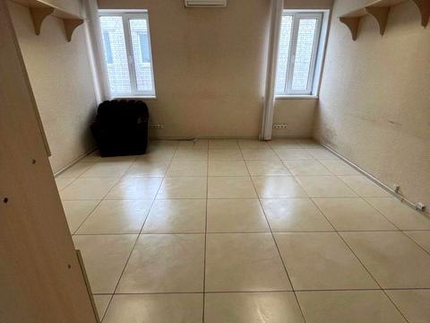 комерційна за адресою Оболонська вул., 39