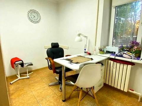 комерційна за адресою Героїв Крут, 18