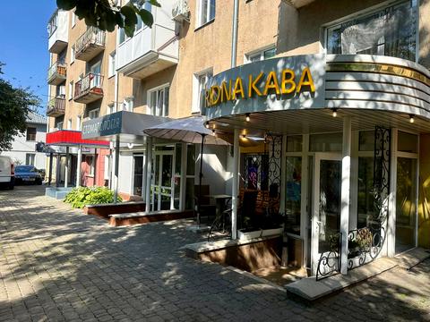 комерційна за адресою Степана Бандери вул., 33а