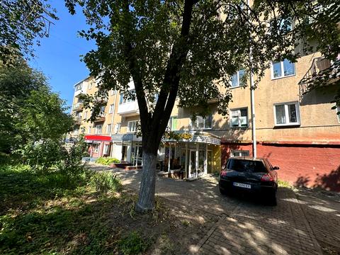 комерційна за адресою Степана Бандери вул., 33а