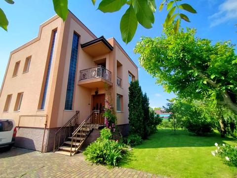 будинок за адресою Центральна