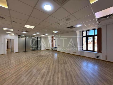 комерційна за адресою Київ, Басейна вул., 1