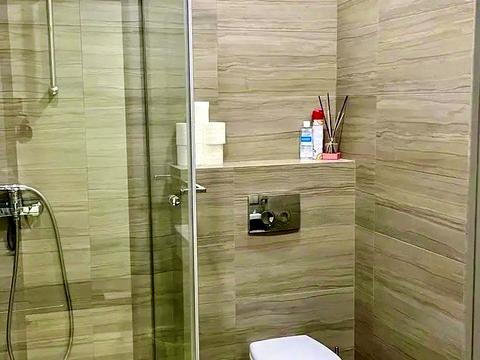 комерційна за адресою Почайнинська вул., 25/49