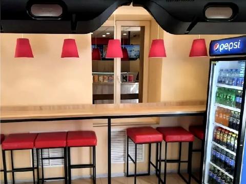 комерційна за адресою Київ, Анни Ахматової вул., 3