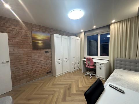 квартира за адресою Академіка Лебедєва вул., 1