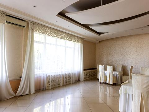 комерційна за адресою Володимира Івасюка, 1