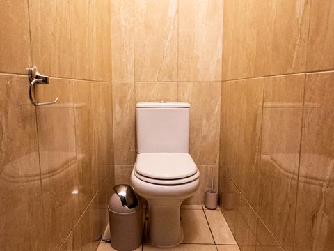 комерційна за адресою Володимира Івасюка, 1