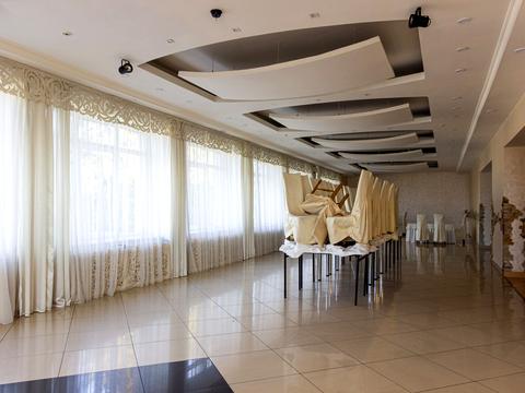 комерційна за адресою Володимира Івасюка, 1