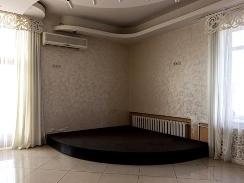 комерційна за адресою Володимира Івасюка, 1