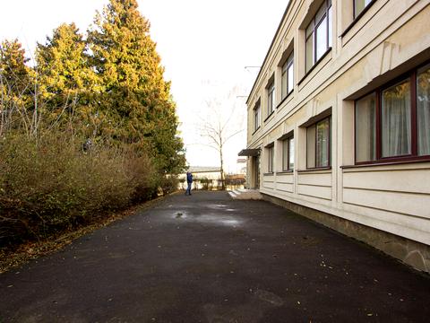 комерційна за адресою Володимира Івасюка, 1