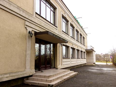 комерційна за адресою Володимира Івасюка, 1